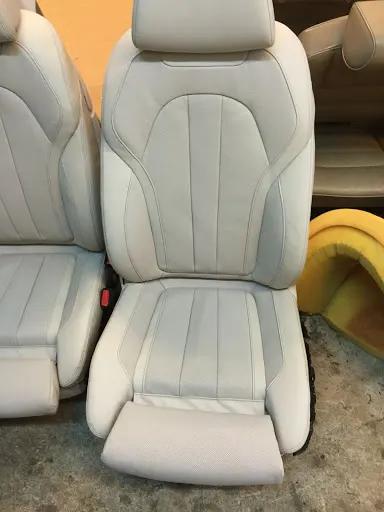 Autoloewen.Tapicerki samochodowe